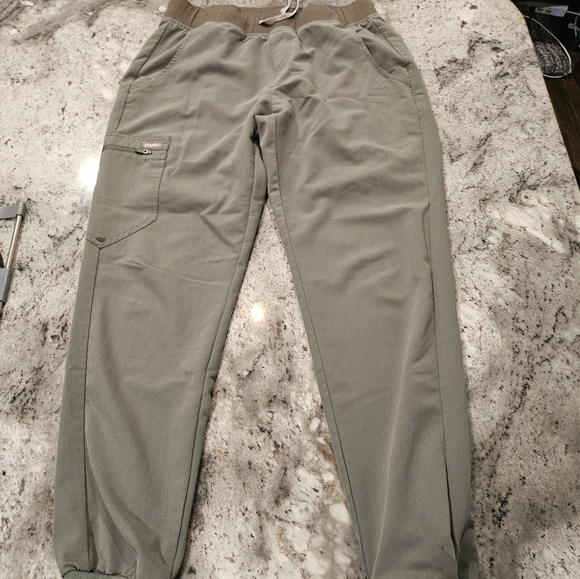 Code next green scrub top and flare scrub pants set - Picture 2 of 2